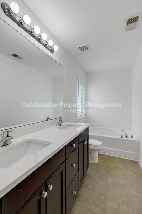 Building Photo - 590 Summer Hill Way