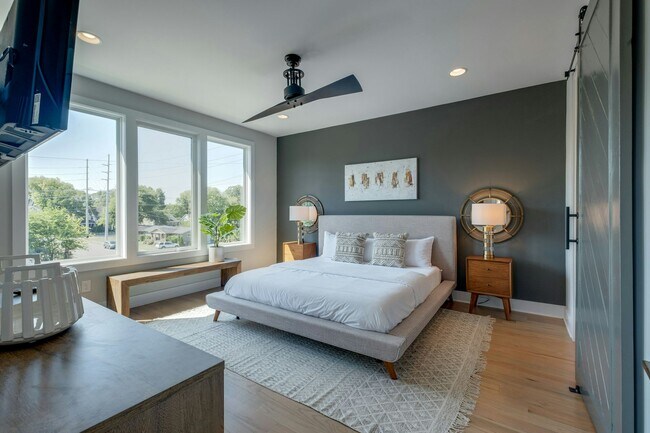 Building Photo - 102 Marshall Ct