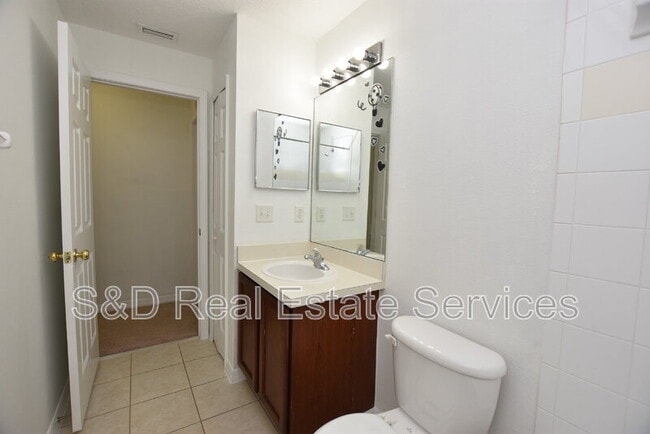 Building Photo - 5410 River Rock Rd