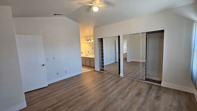 Building Photo - Beautiful 4 bedroom near Lake Mead & Tenay...