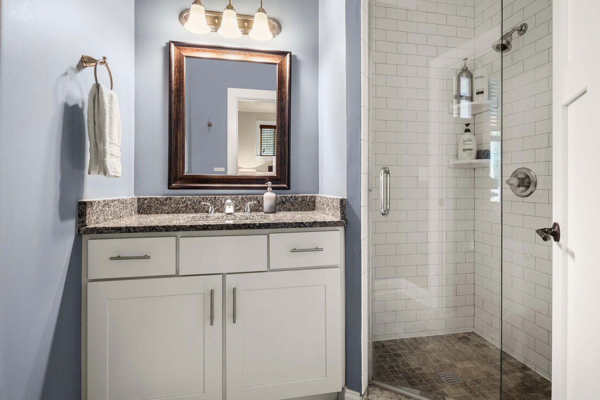 Building Photo - 279 E Chestnut St