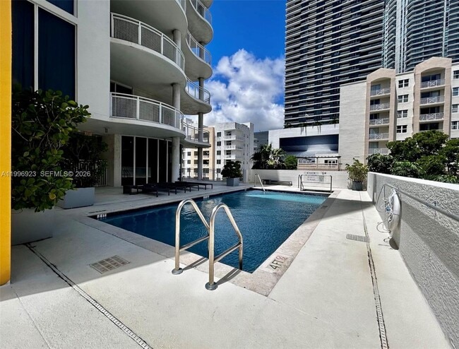 Building Photo - 444 NE 30th St