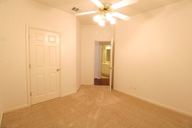 Building Photo - 121 Antler Cir