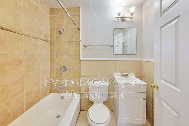 Building Photo - 3962 Strathmore Dr