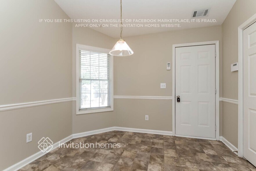 Building Photo - 2825 Maple Vista Ln SW