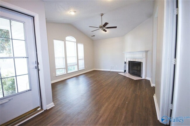 Building Photo - 252 Mountain Creek Dr