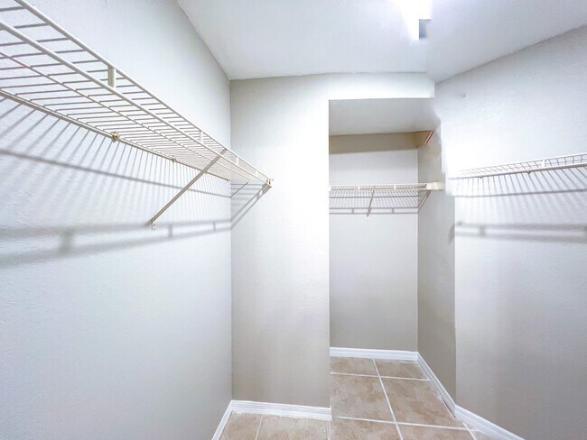 Building Photo - 2211 NW 16th Terrace