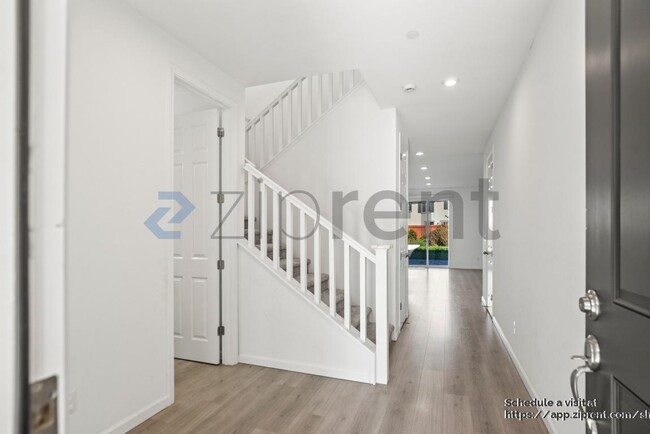 Building Photo - 861 Pipit St