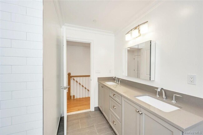 Building Photo - 233 Lincoln Ave