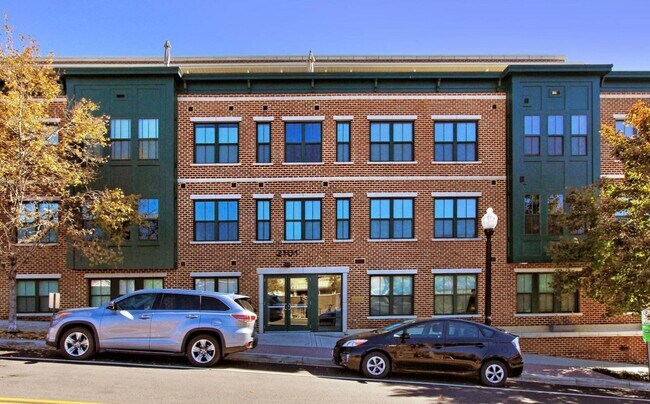 Building Photo - 2101 N Monroe St