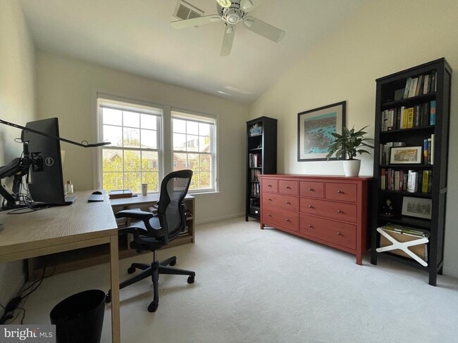 Building Photo - 102 Lounsbury Pl