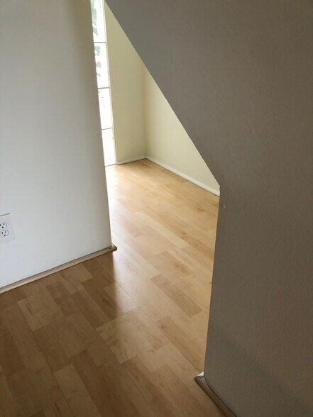 Building Photo - 1733 Lucile Ave