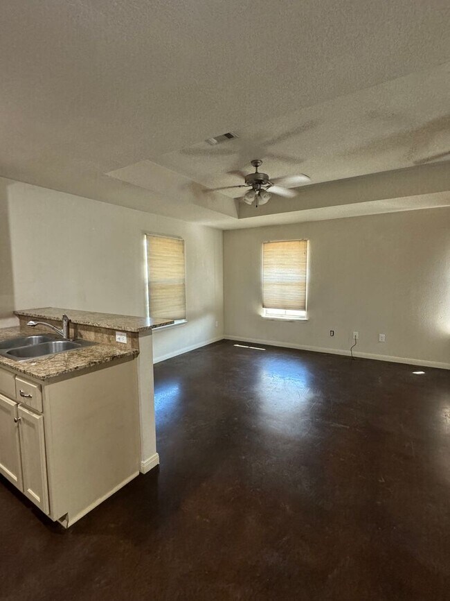 Building Photo - Taylors Crossing 2302