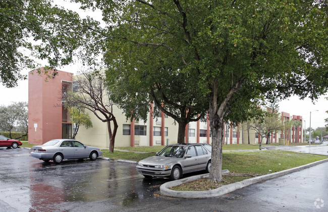 Building Photo - Cutler Glen and Cutler Meadows