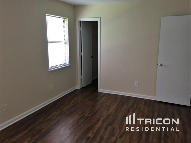 Building Photo - 6631 Flat Rock Dr