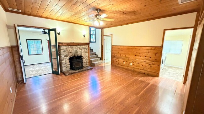 Building Photo - 54080 Pine Crest Ave