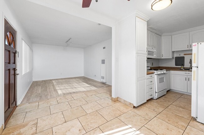 Building Photo - Charming single story in Clairemont