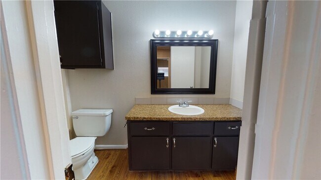 Building Photo - 2807 Longmire Dr
