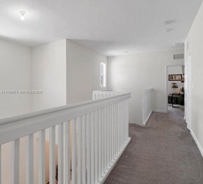 Building Photo - 1414 SE 26th Ter