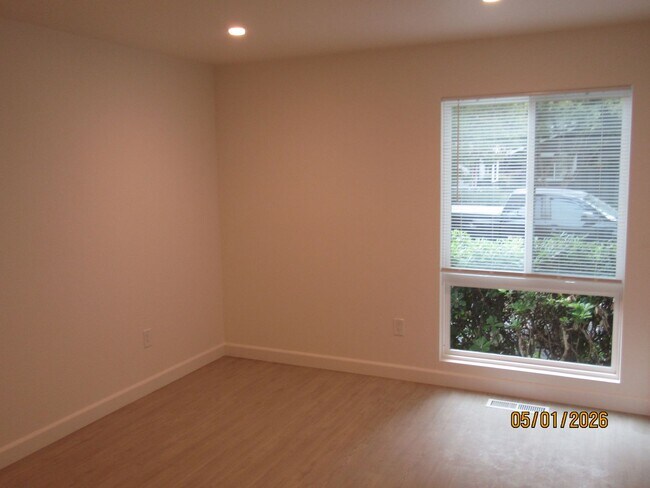 Building Photo - 625-627 Cordelia Dr