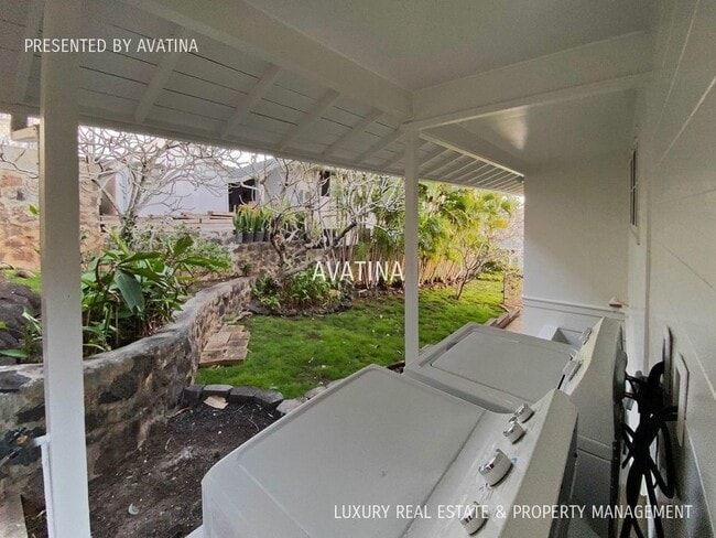 Building Photo - 2330 Makanani Dr