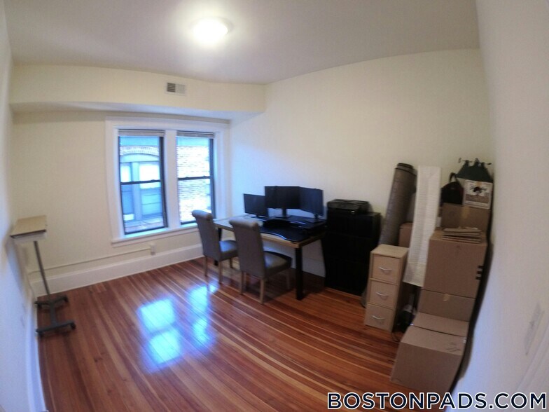 Building Photo - 1463 Beacon St