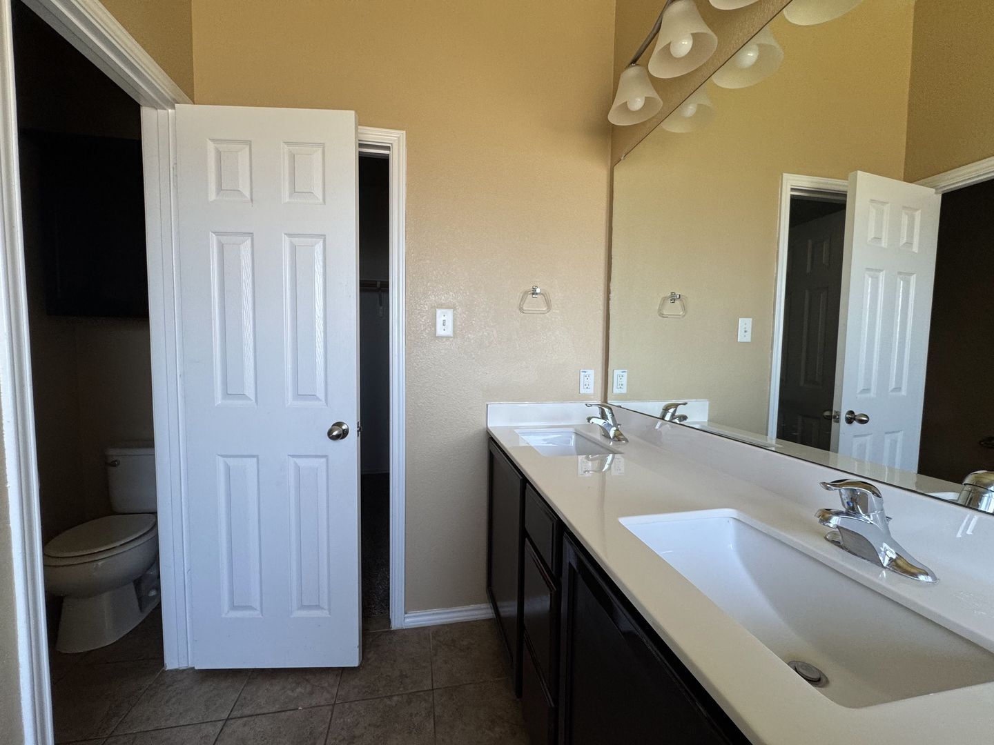Building Photo - 6406 Clear Brook Dr