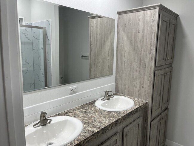 Building Photo - 156 Bauer Dr