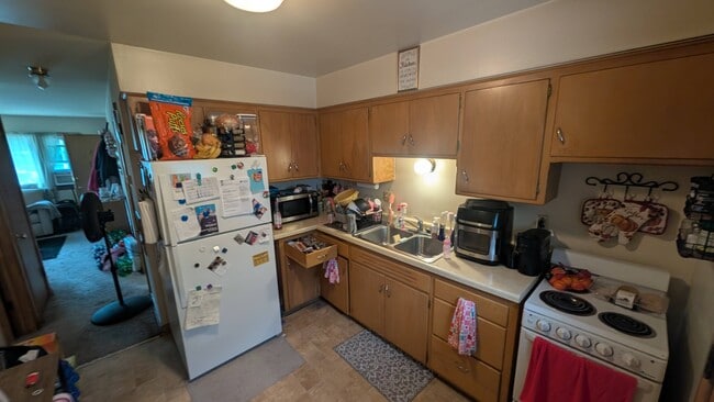 Building Photo - 7259 W Lakefield Dr