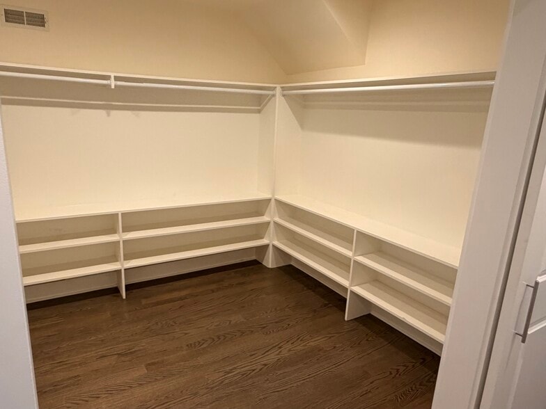 Building Photo - 2421 Manton St