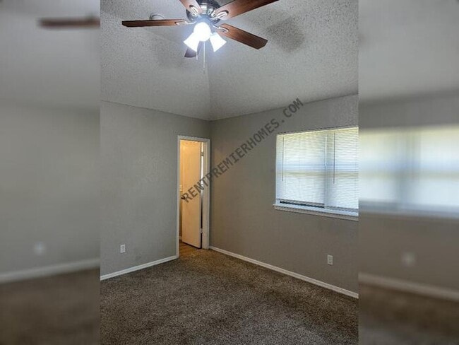 Building Photo - 8113 Cinnamon Teal Dr