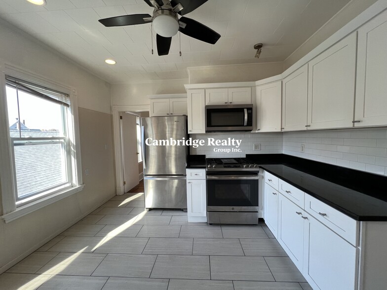Primary Photo - 33 Wheatland St