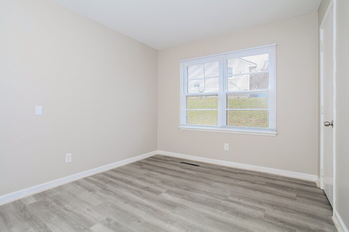 Building Photo - 4931 Fairfield Cir