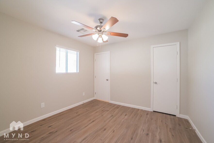 Building Photo - 8336 N 105th Ln