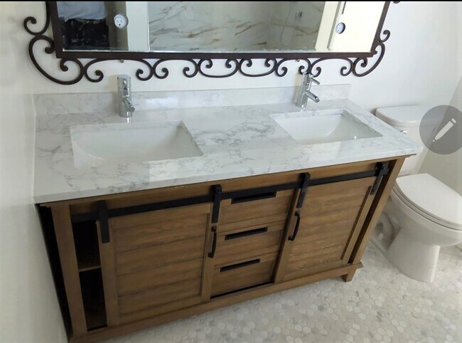 Master bath vanity - 3434 W 170th St