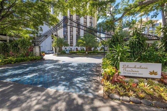Building Photo - 1 bedroom, den with murphy bed, 1 cov parking, tropical grounds with pool, tennis courts +++++++