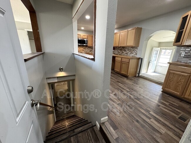 Building Photo - 2510 Ivanhoe Dr