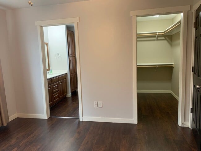 Building Photo - 5817 Pioneer Ridge Pl