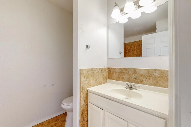 Building Photo - 6005 Fortuna Rd NW