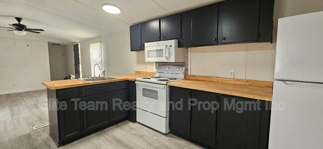 Building Photo - 10288 Silver Mine Rd