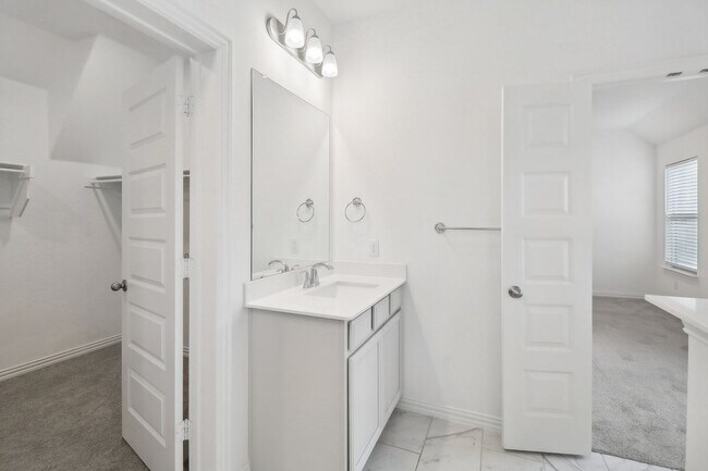 Building Photo - 1200 Milfoil Dr