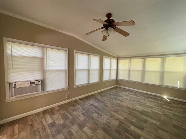 Building Photo - 10730 Pinewalk Forest Cir