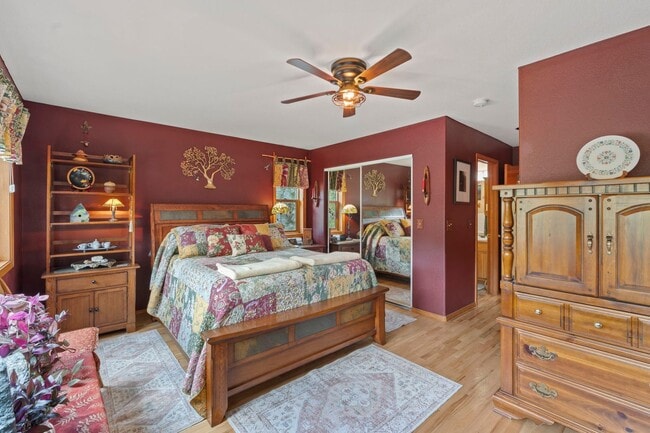 Building Photo - Cozy Green Mountain Falls Cottage