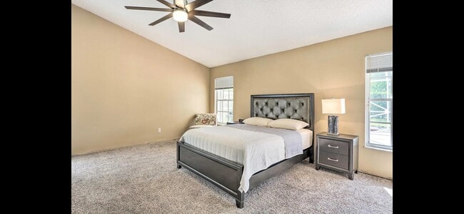 Building Photo - 2937 SE Cates Cir