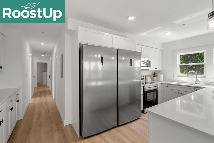 Building Photo - RoostUp Furnished Private Bedroom with Pri...