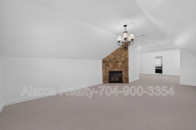 Building Photo - 2718 Old Course Road