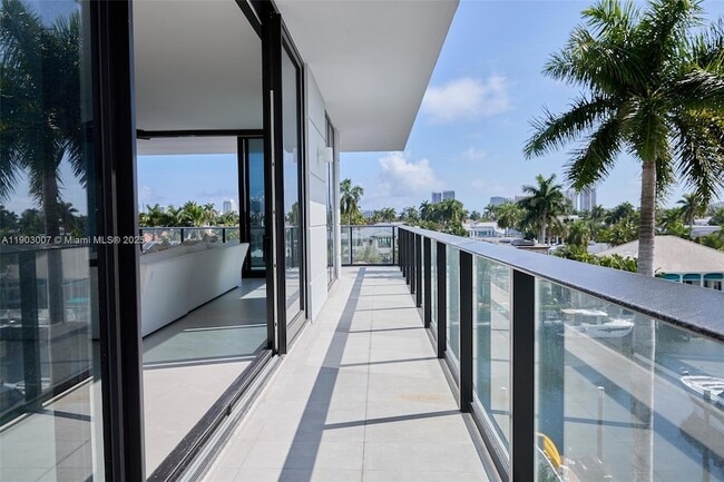 Building Photo - 160 Isle of Venice Dr