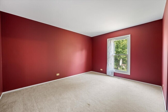 Building Photo - 371 Larchmont Ct