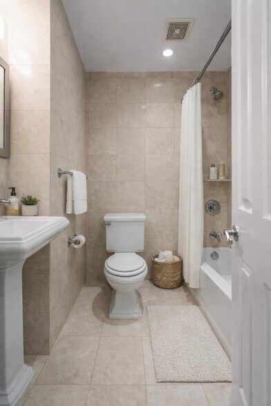 Building Photo - 53 Leroy St