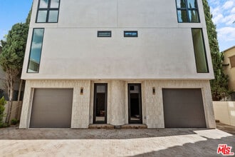 Building Photo - 426 Arnaz Dr